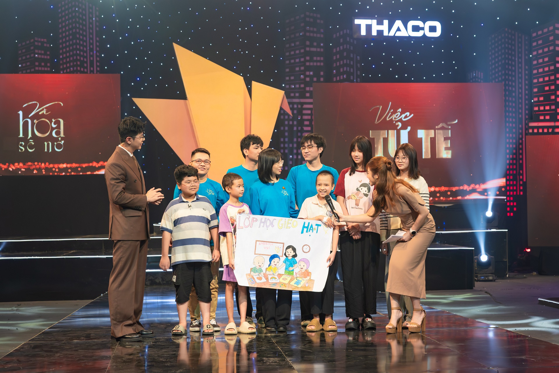 “Việc tử tế” tháng 12: Những “đoá hoa” nở sau bão tố