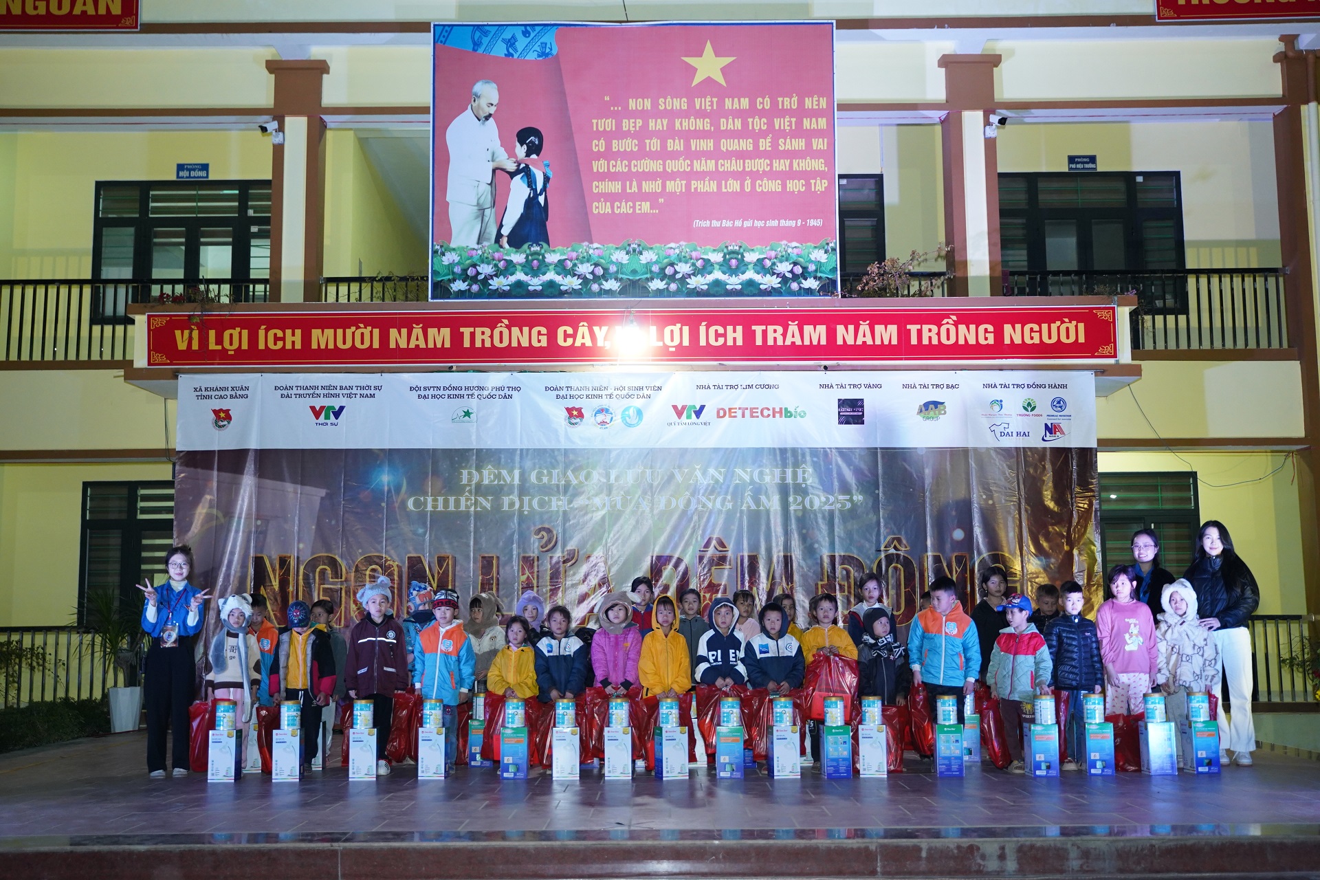 Khi hơi ấm theo chân người làm báo trẻ lên vùng cao Cao Bằng