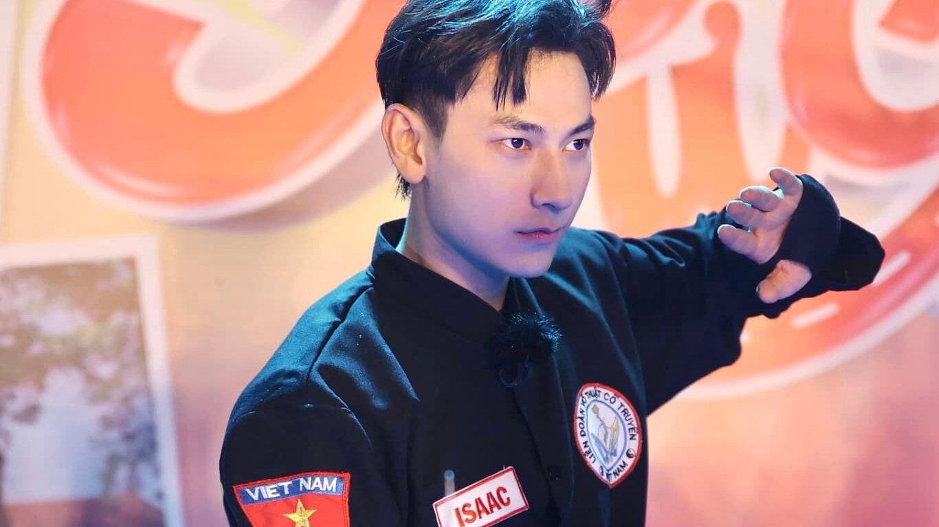 Ca sĩ Isaac: Mong muốn tạo thêm hương vị cho cuộc sống