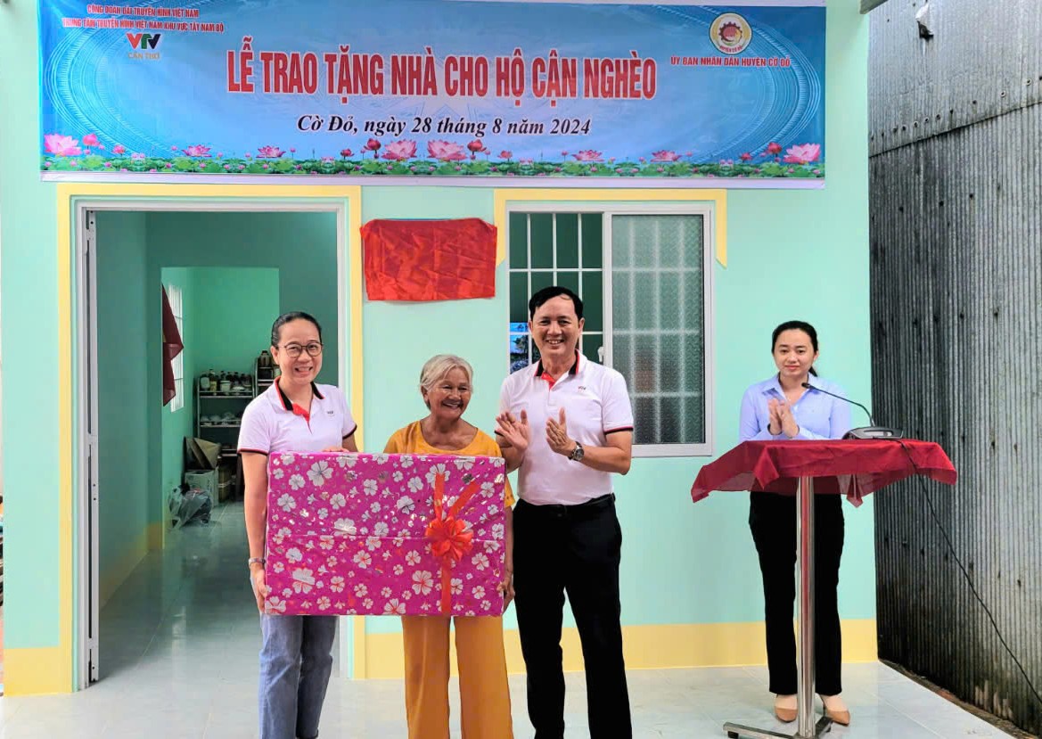 Công đoàn Đài THVN trao nhà cho hộ có hoàn cảnh khó khăn ở TP Cần Thơ
