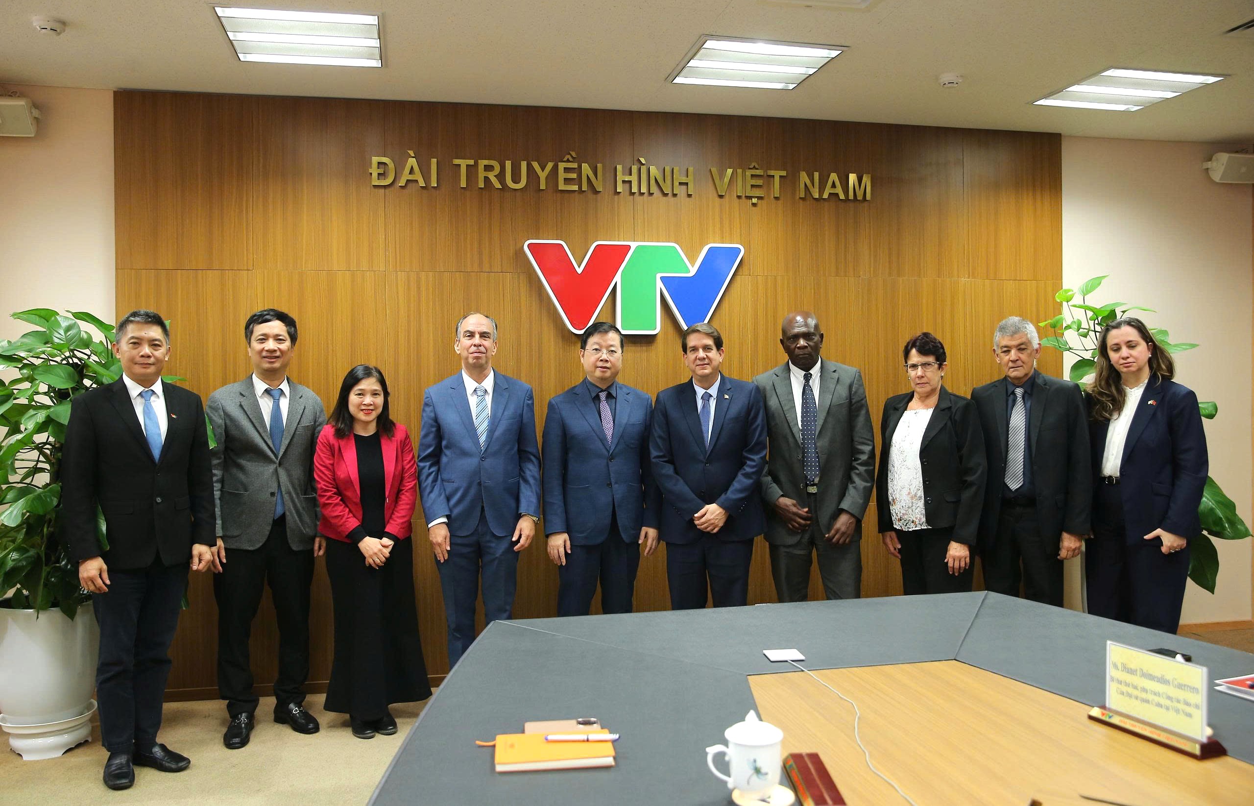 Tổng Giám đốc Đài THVN Nguyễn Thanh Lâm tiếp Đại sứ Cuba và Chủ tịch Thông tấn xã Prensa Latina