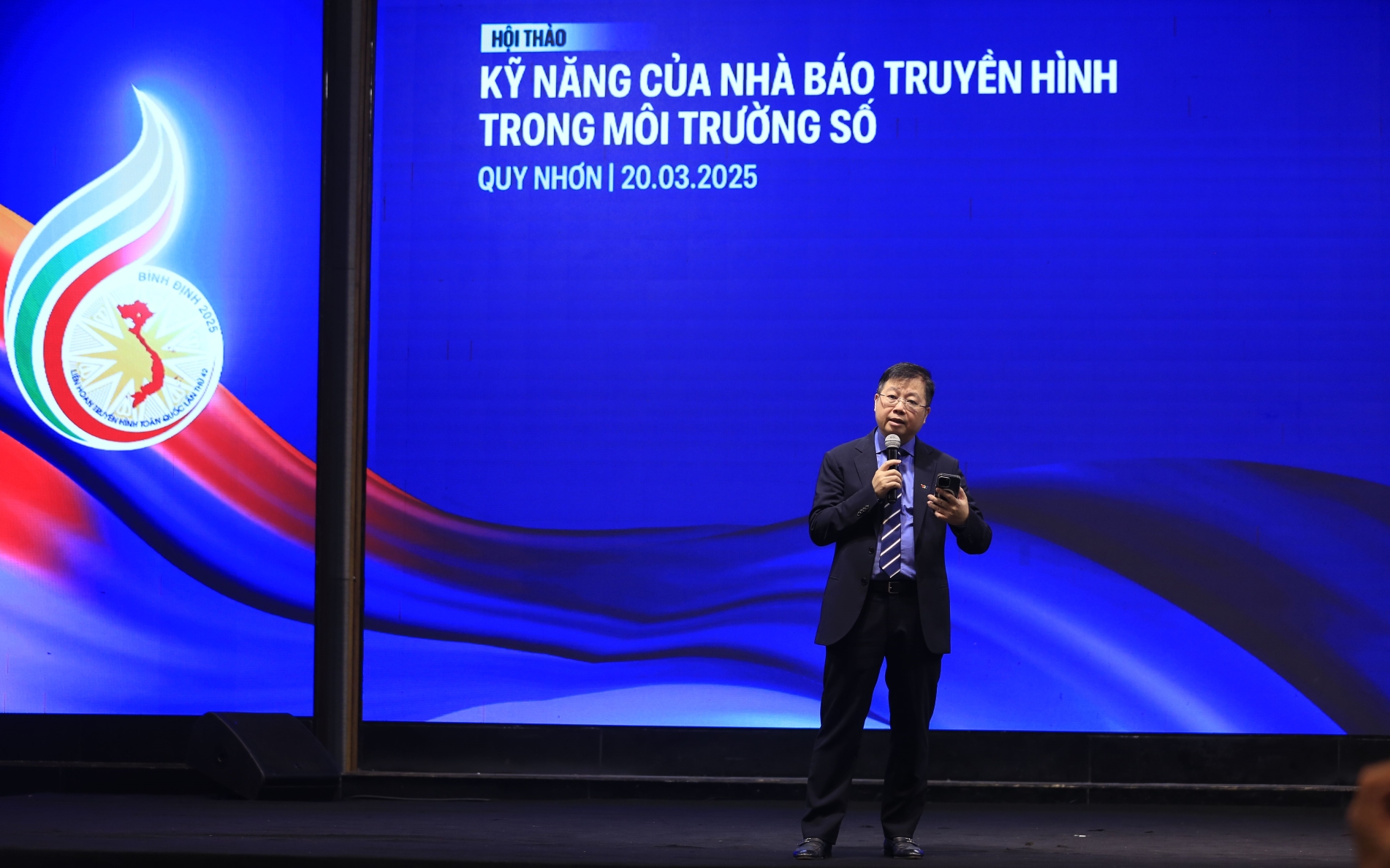 Kỹ năng của nhà báo truyền hình trong môi trường số: Chuyển đổi số không chỉ là thay đổi công nghệ