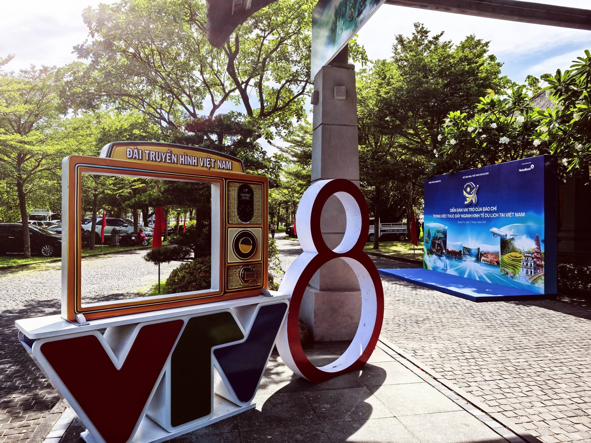 VTV8 tuyển dụng lao động hợp đồng