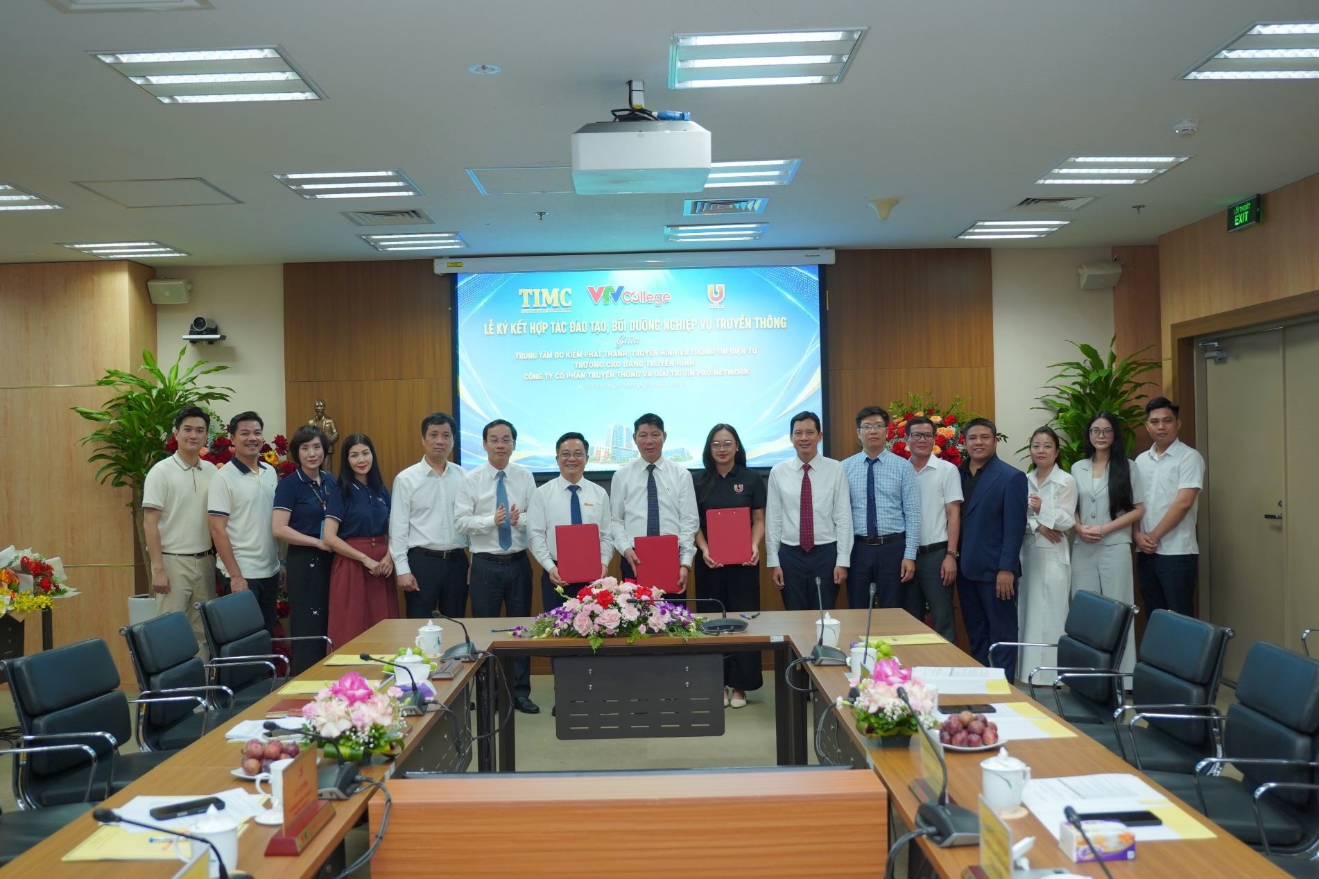 Hợp tác chuẩn hóa nguồn nhân lực truyền thông số và nghiệp vụ livestream